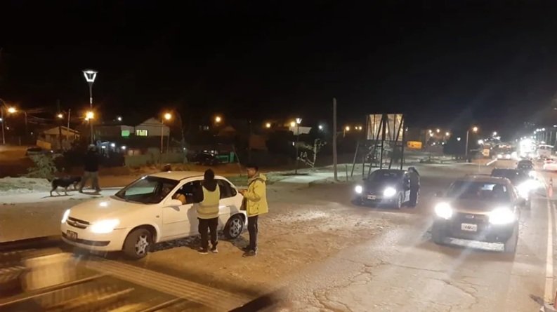 17 alcoholemias positivas y 21 vehículos retenidos en controles de tránsito del fin de semana en Bariloche