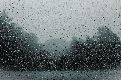 Alerta meteorológica: viento, lluvia y tormentas afectan la región este lunes