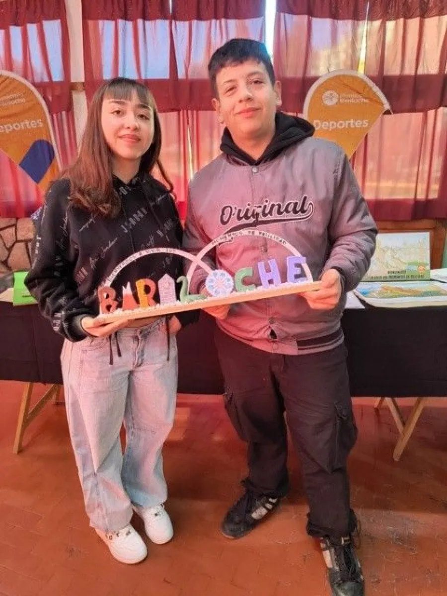 Alumnos del Nehuen Peuman ganaron un concurso de maquetas para un portal de ingreso a Bariloche