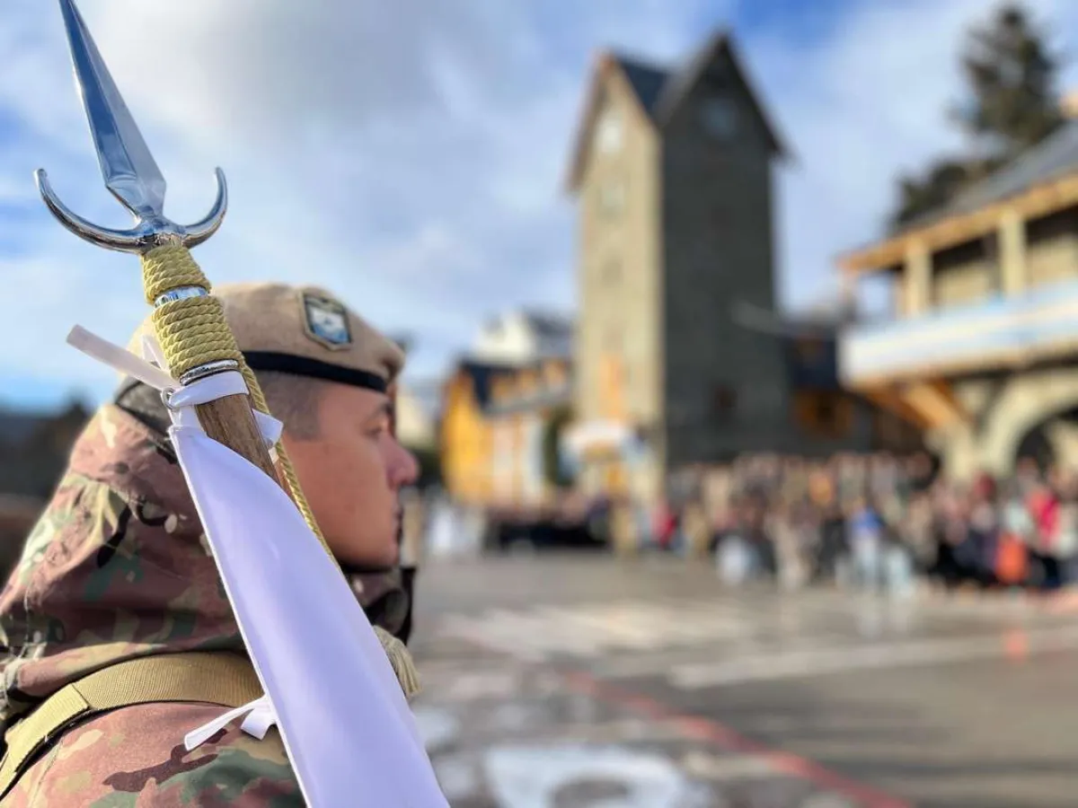 Bariloche celebra los 216 años de la Revolución de Mayo con desfile cívico militar y locro popular