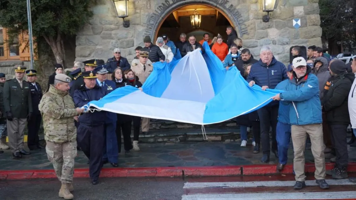 Bariloche conmemoró el Día de la Bandera con un acto oficial en el Centro Cívico