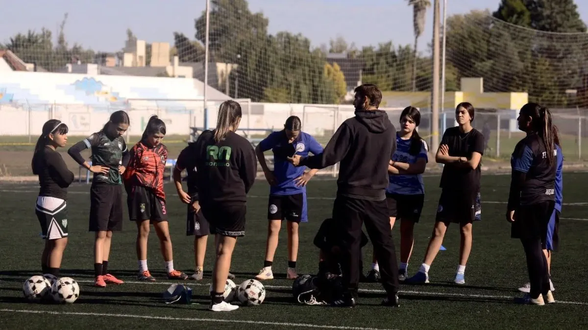 Bariloche recibe un torneo de fútbol femenino como preparación para los Juegos de la Araucanía