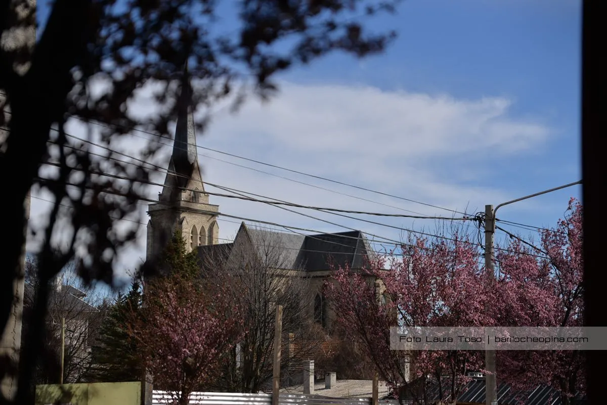 Bariloche recibió la primavera con frío, viento y copos de nieve