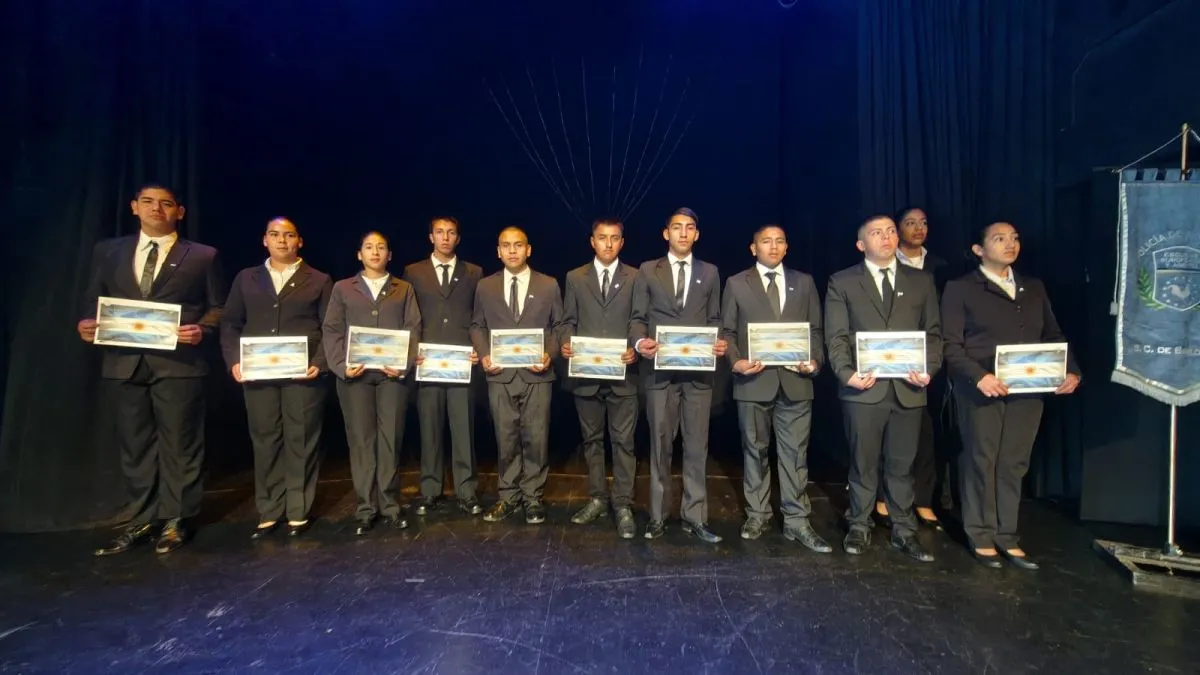 Cadetes de la Escuela de Suboficiales de Bariloche juraron lealtad a la Bandera