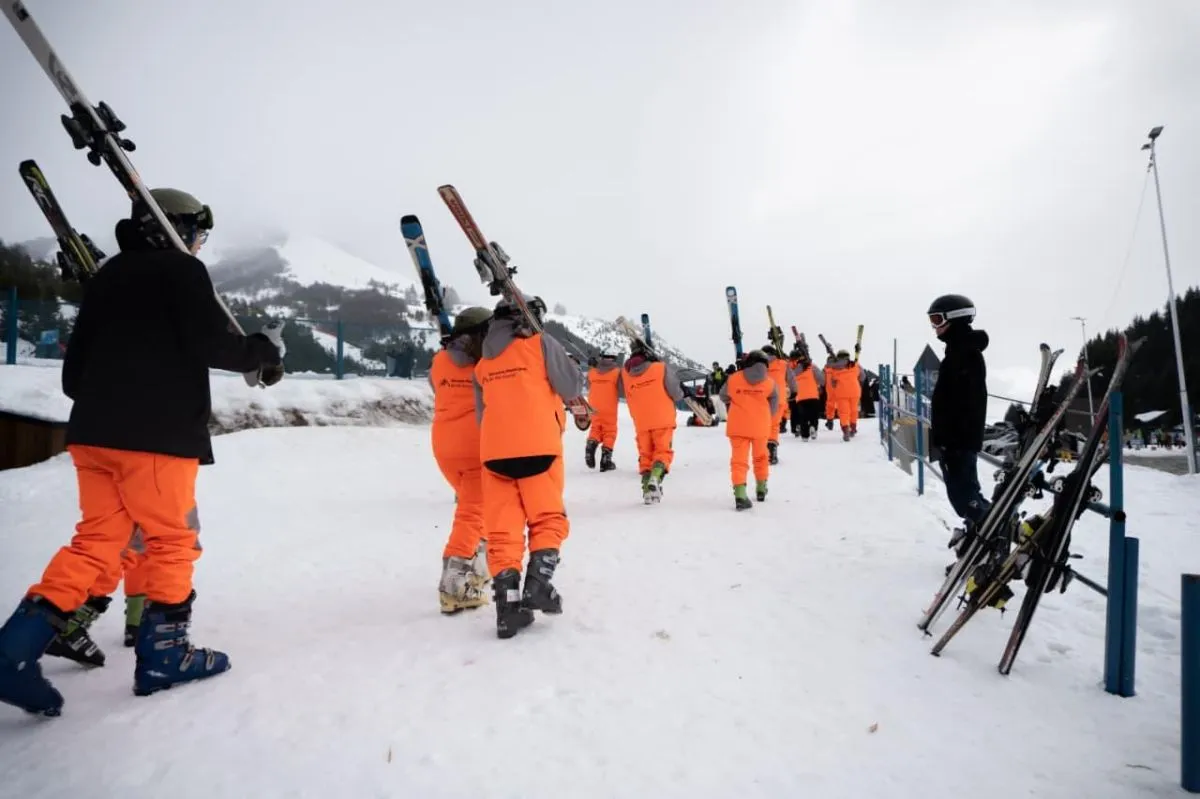 Cerca de 400 jóvenes participarán de una nueva temporada del Ski Social Municipal en Cerro Catedral