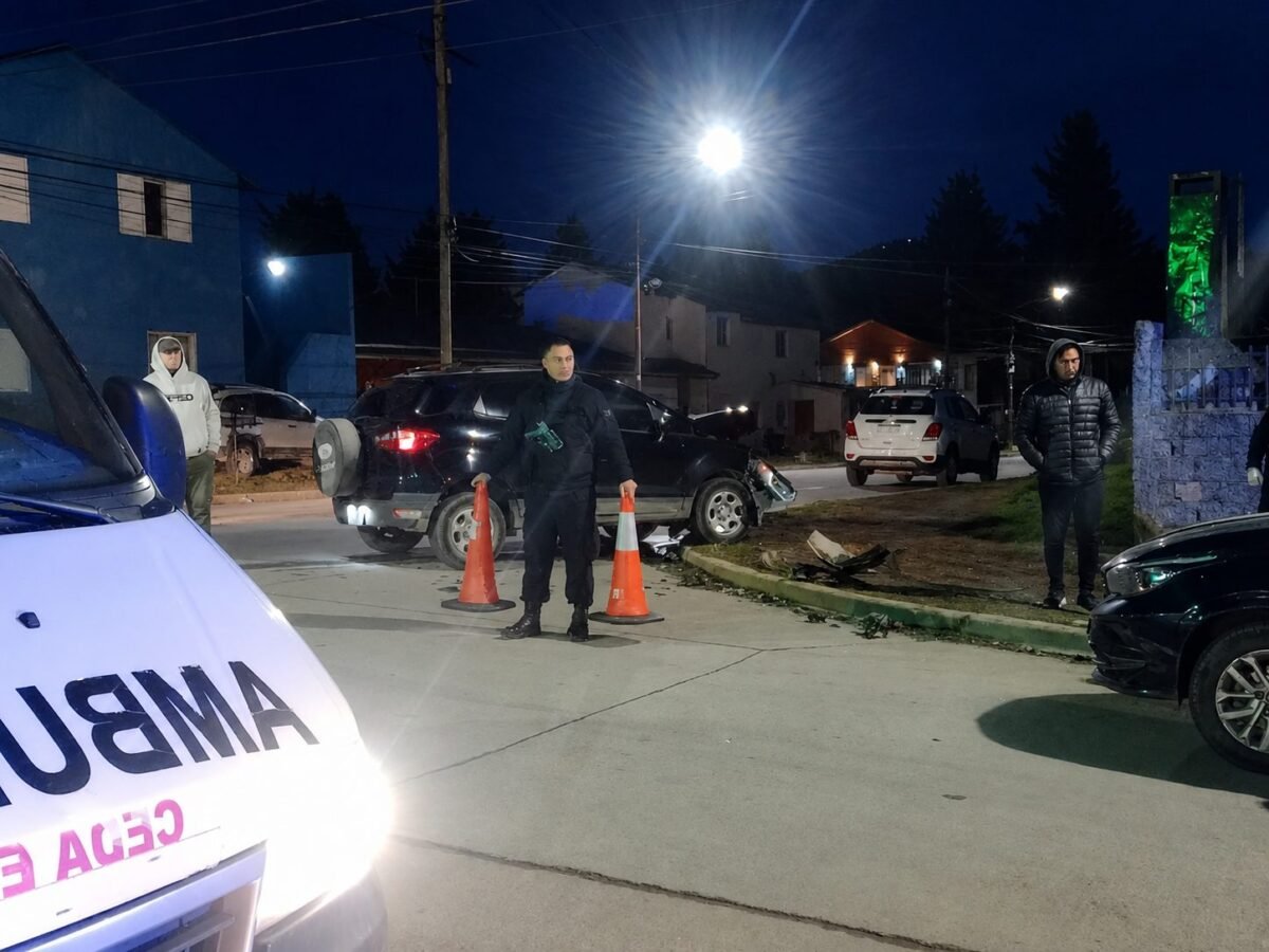 Choque en el barrio 10 de Diciembre dejó dos personas con contusiones leves