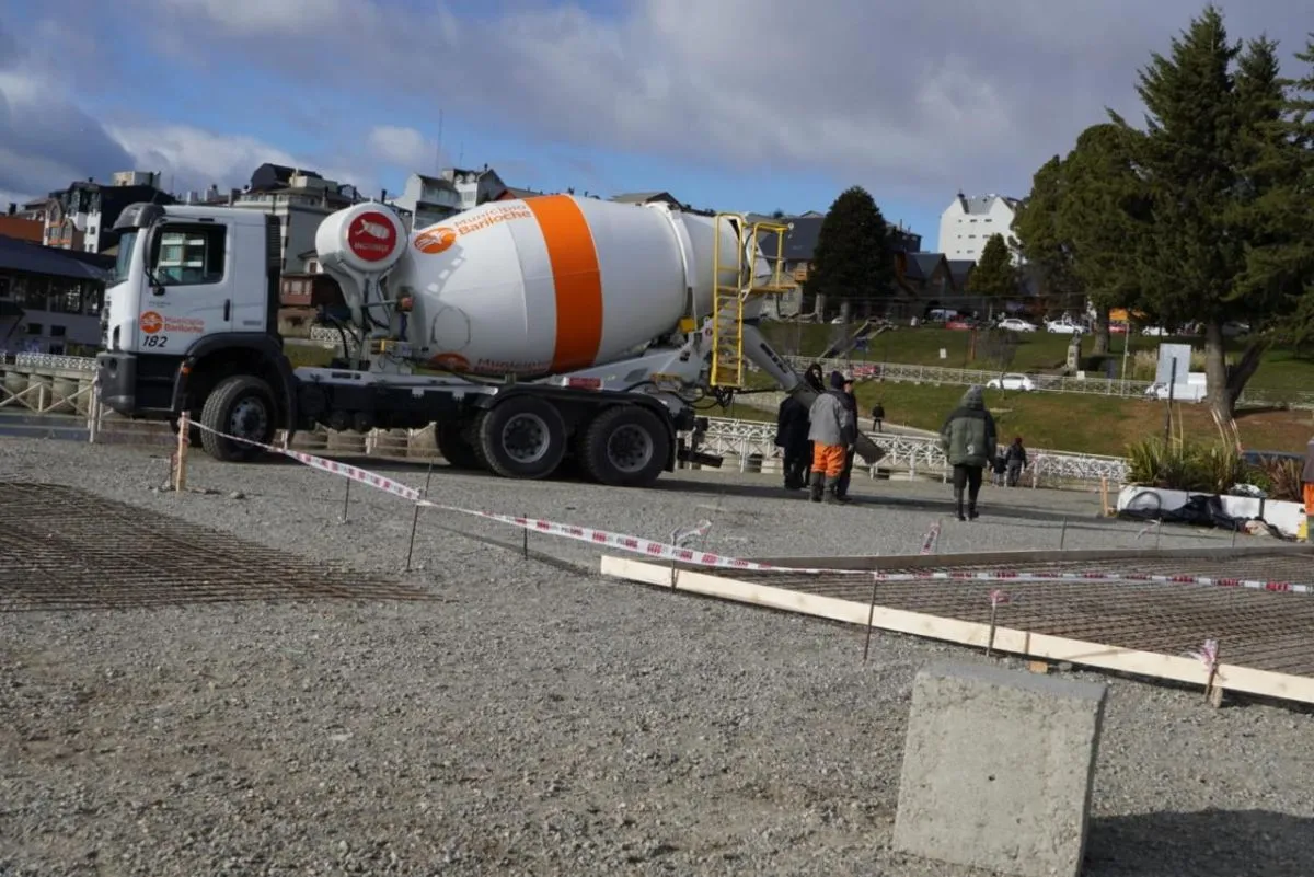 Comenzaron las obras de una nueva plaza infantil junto a las letras de Bariloche