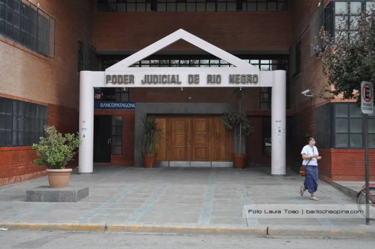 Comenzó la causa judicial por certificados médicos falsos que involucra a más de 100 policías rionegrinos