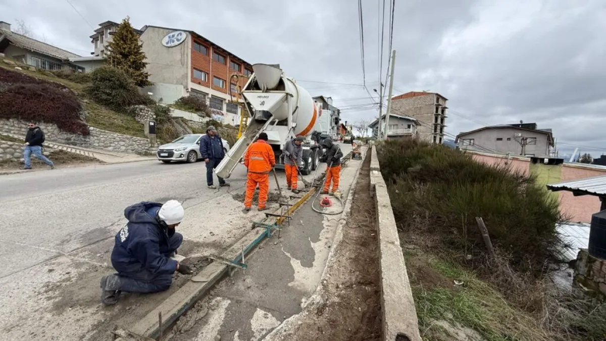 Comenzó la construcción de una nueva vereda en calle Segundo Sombra