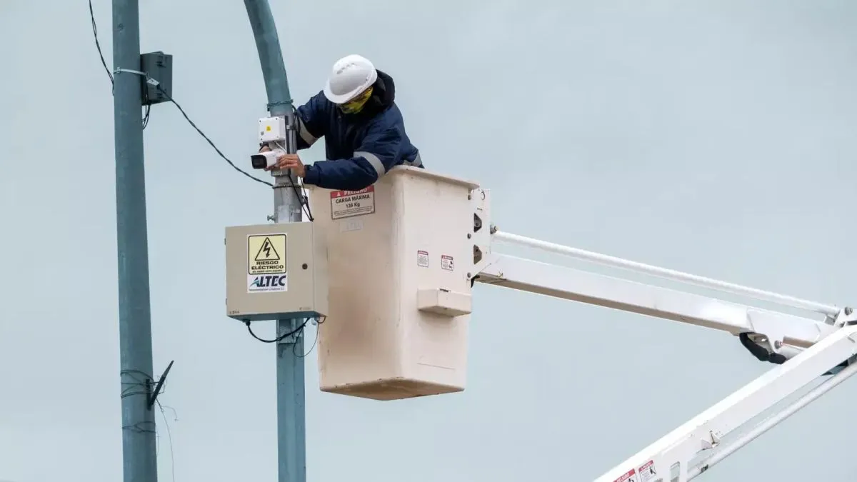 Comenzó la instalación de 40 nuevas cámaras de videovigilancia en Bariloche