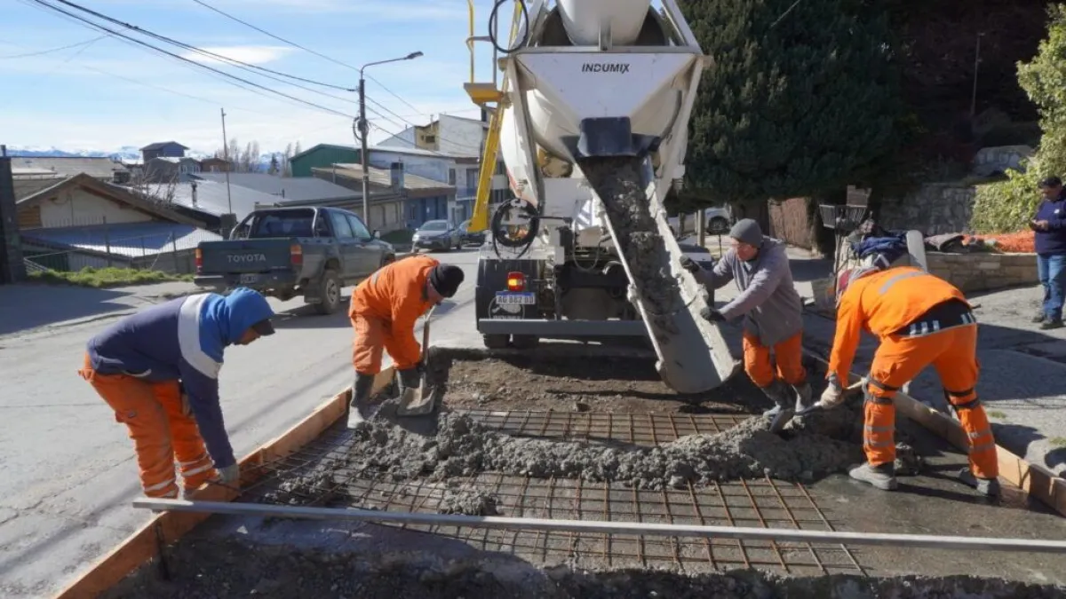 Construyen un reductor de velocidad elevado en Segundo Sombra al 1700