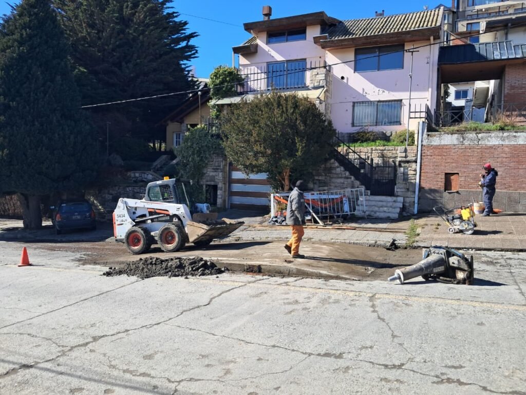 Continúan los trabajos de reductores de velocidad en Segundo Sombra y en 9 de Julio y Mitre