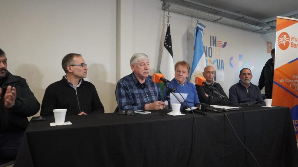 Cortés acusa a la CEB de ocultar información y ratifica el fin del convenio de alumbrado público