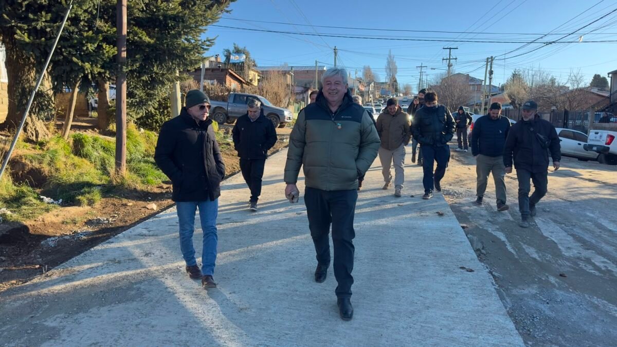 Cortés anunció renovación del parque automotor, obras en colectoras y avances en el puente Wiederhold