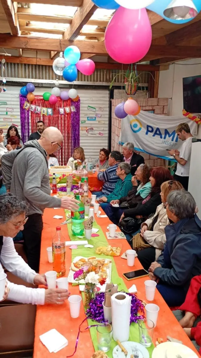 Cortés compartió el Día del Jubilado con vecinos del Centro Cumbres Nevadas