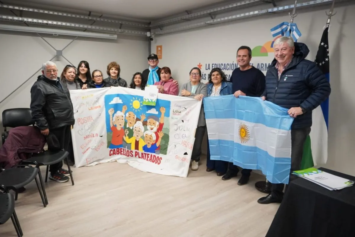 Cortés entregó personerías jurídicas a organizaciones sociales y deportivas de Bariloche y la región