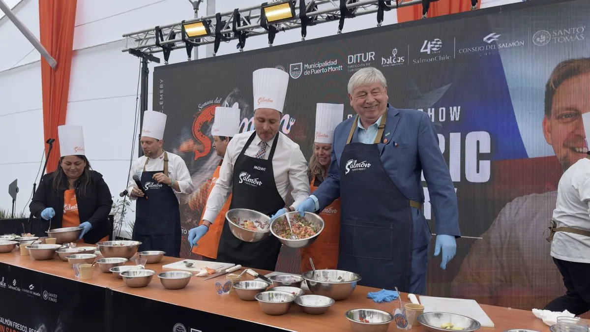 Cortés participó en Chile de la apertura de la Semana del Salmón y propuso integración turística con Puerto Montt