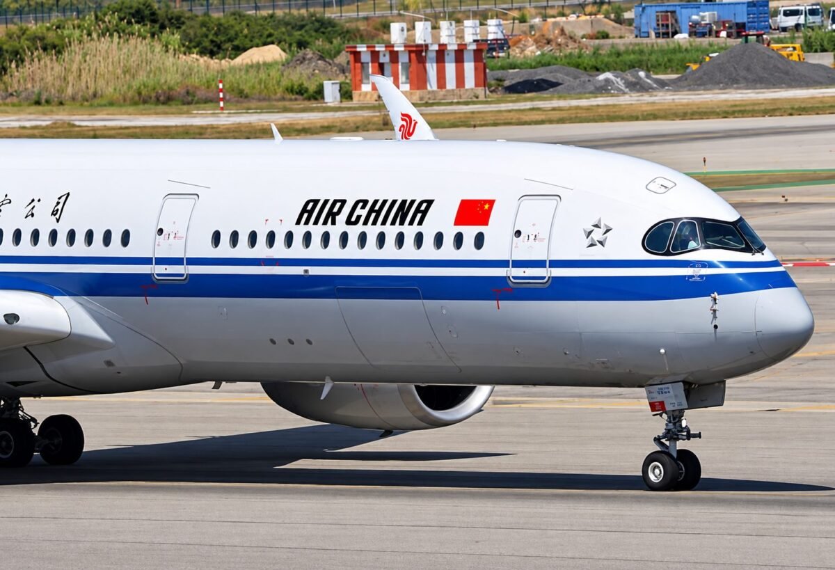 Cortés propone vuelos directos desde China para posicionar a Bariloche como destino asiático