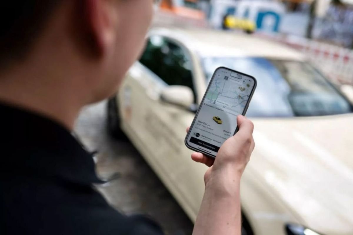 Cortés reglamentó las aplicaciones de transporte: registro obligatorio, licencia profesional y autos de hasta diez años