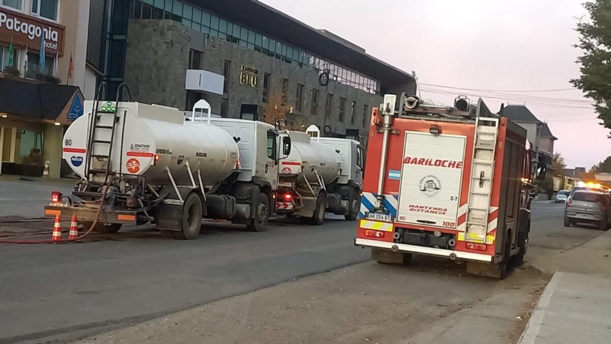 Cortés y Weretilneck expresaron su tristeza por el incendio del histórico Hotel Huemul