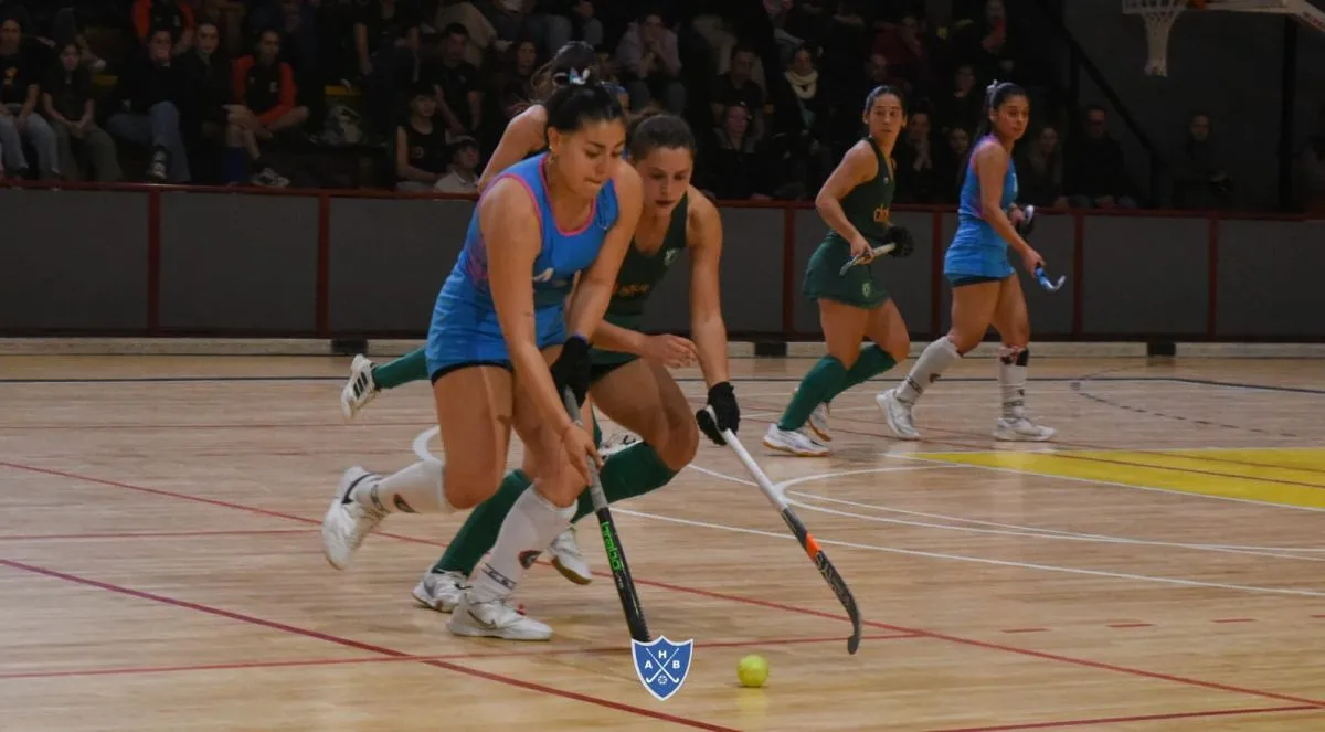 Definición al rojo vivo en el hockey de Bariloche: San Esteban y Pehuenes se disputan el título femenino