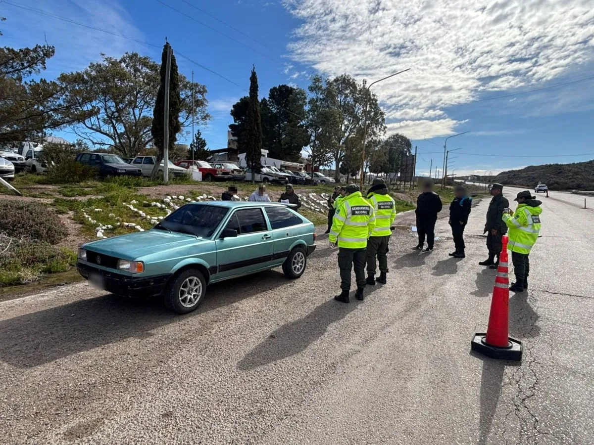 Detuvieron a dos hombres con cocaína, marihuana y un arma en la Ruta 3