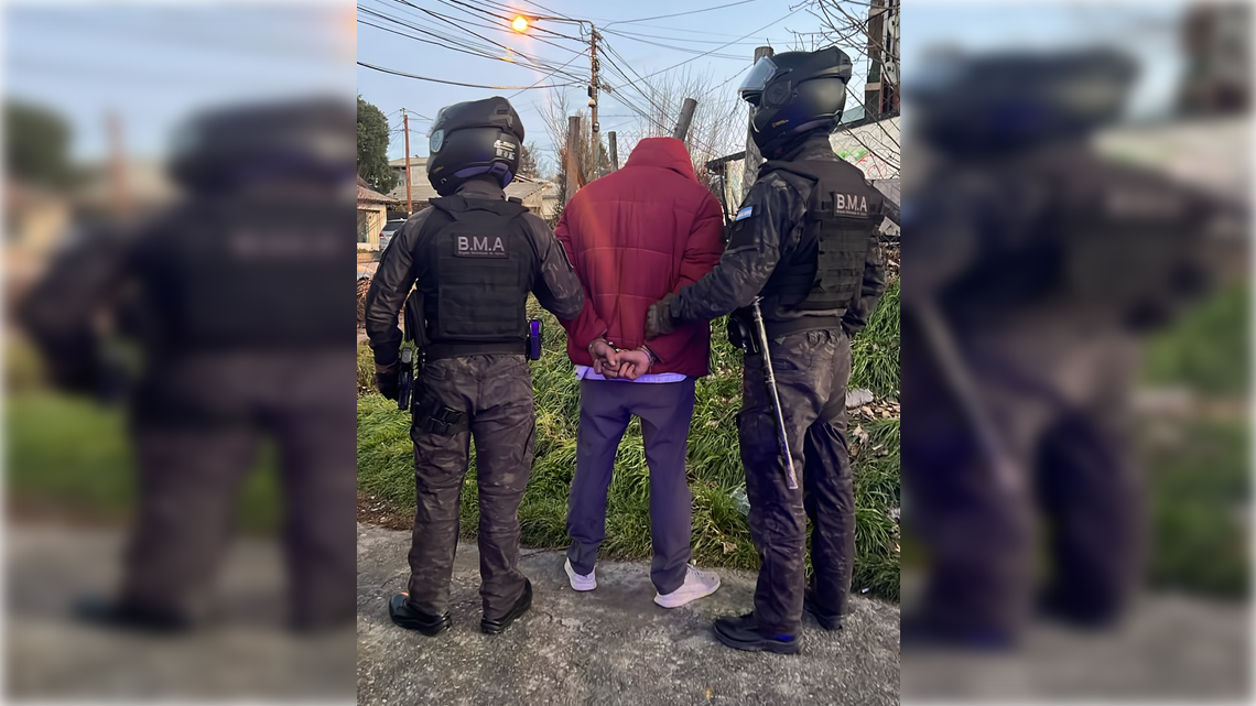 Detuvieron a dos hombres con pedidos de captura vigentes en operativos simultáneos