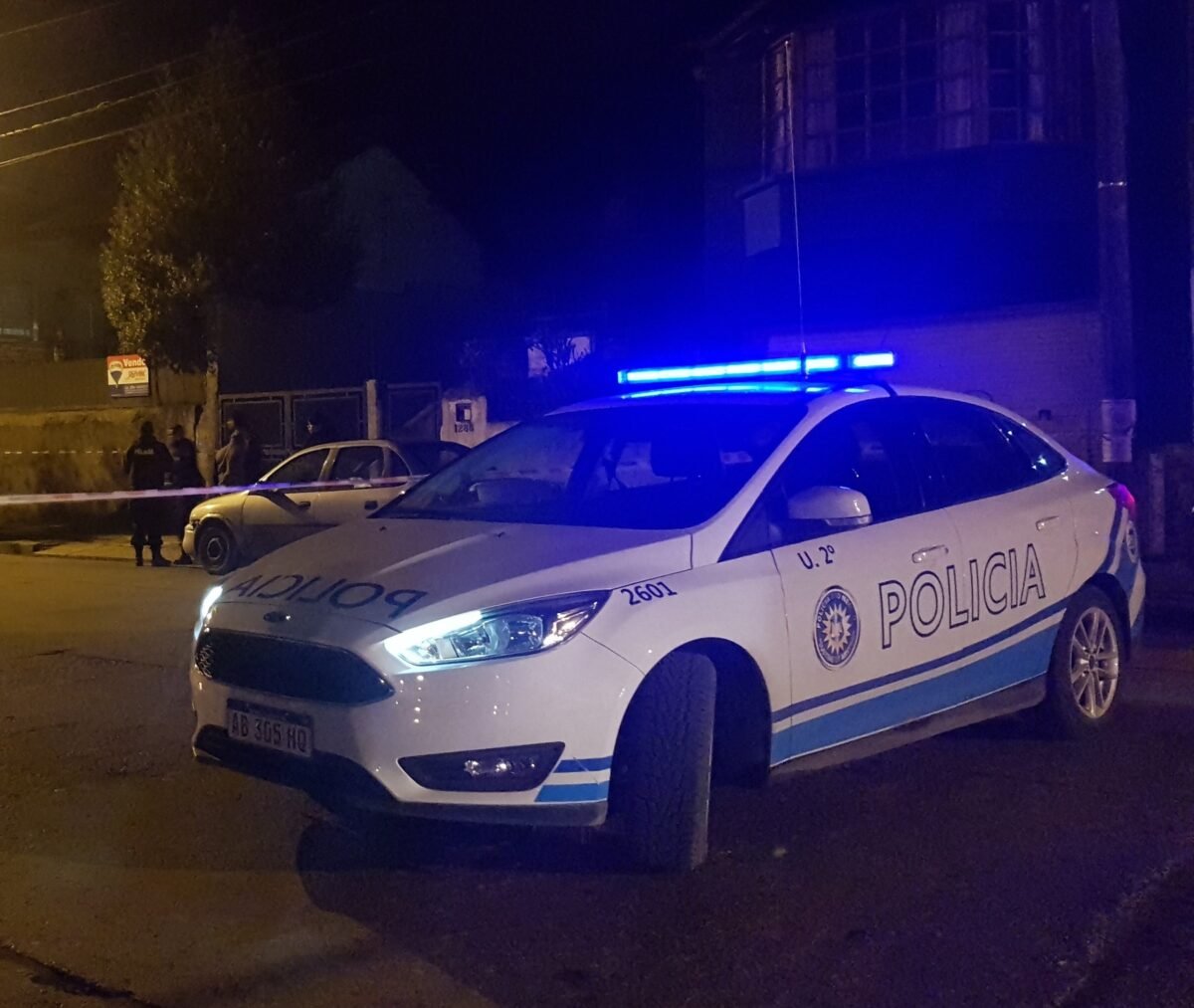Detuvieron a tres hombres que intentaban robar materiales de construcción en el centro