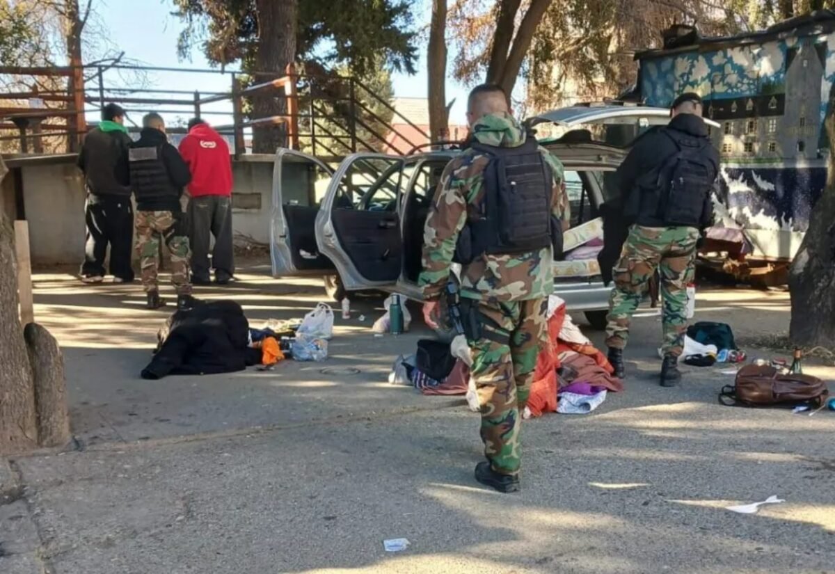 Detuvieron a tres hombres que vendían marihuana a 100 metros del Centro Cívico