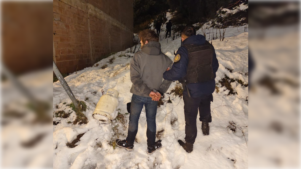 Detuvieron a un hombre de madrugada con una garrafa robada en barrio 400 Viviendas