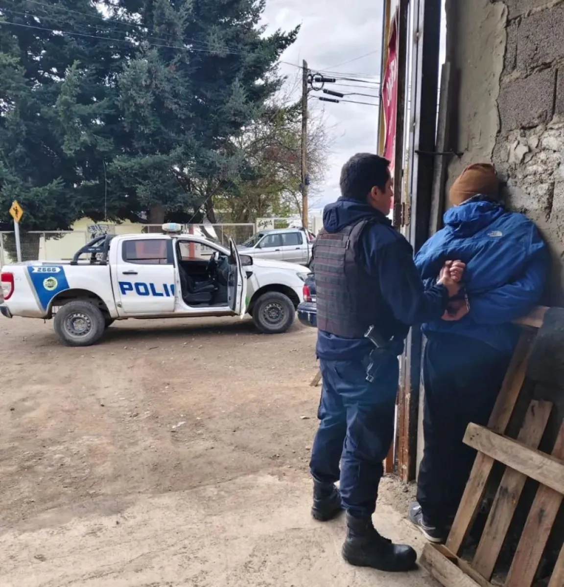 Detuvieron a un prófugo que se quitó la tobillera electrónica tras una persecución en Bariloche