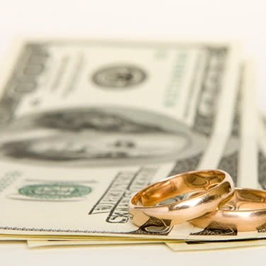 Dos adultas mayores víctimas de estafas telefónicas: les robaron dinero y joyas en sus casas
