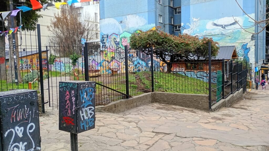 El anfiteatro del SCUM ya tiene rejas y funcionará con horario de apertura y cierre