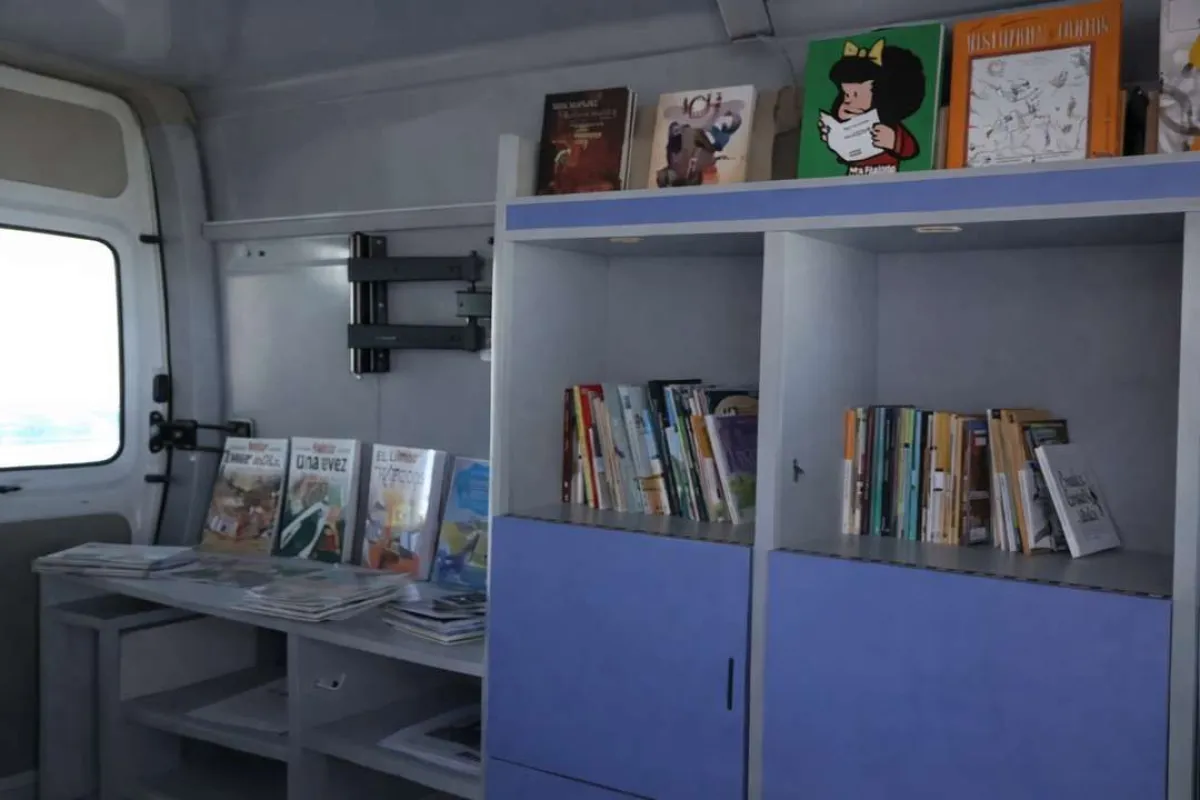 El bibliomóvil provincial se instaló en Bariloche para acompañar la Fiesta de la Palabra