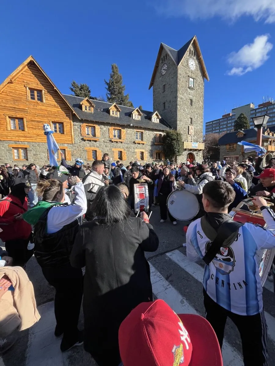 El Centro Cívico se tiñó de celeste y blanco tras el triunfo de Argentina ante Austria