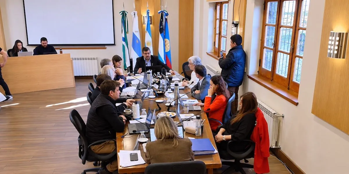 El Concejo aprobó la creación de una comisión para evaluar el pase a planta de 400 municipales