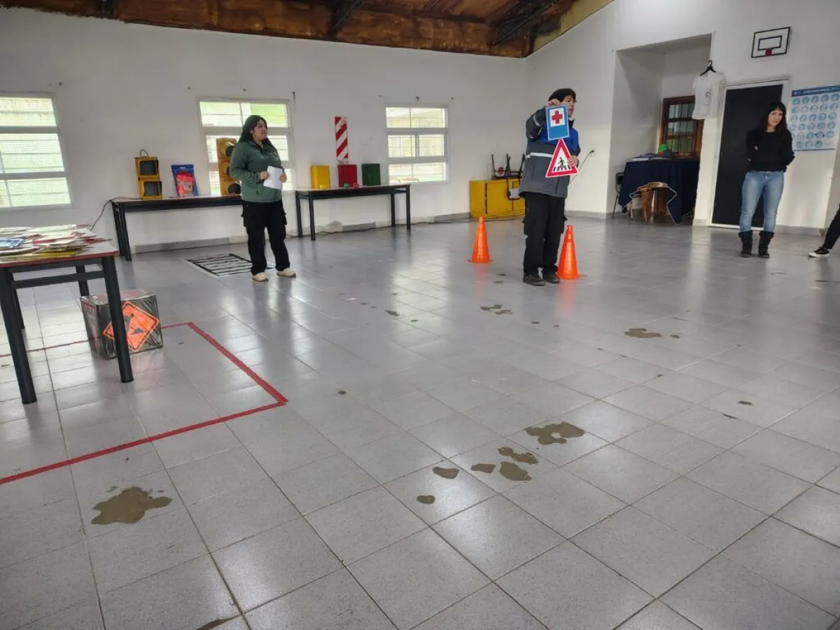 El equipo de Educación Vial municipal visitó la Escuela de Formación Cooperativa y Laboral N.º 6