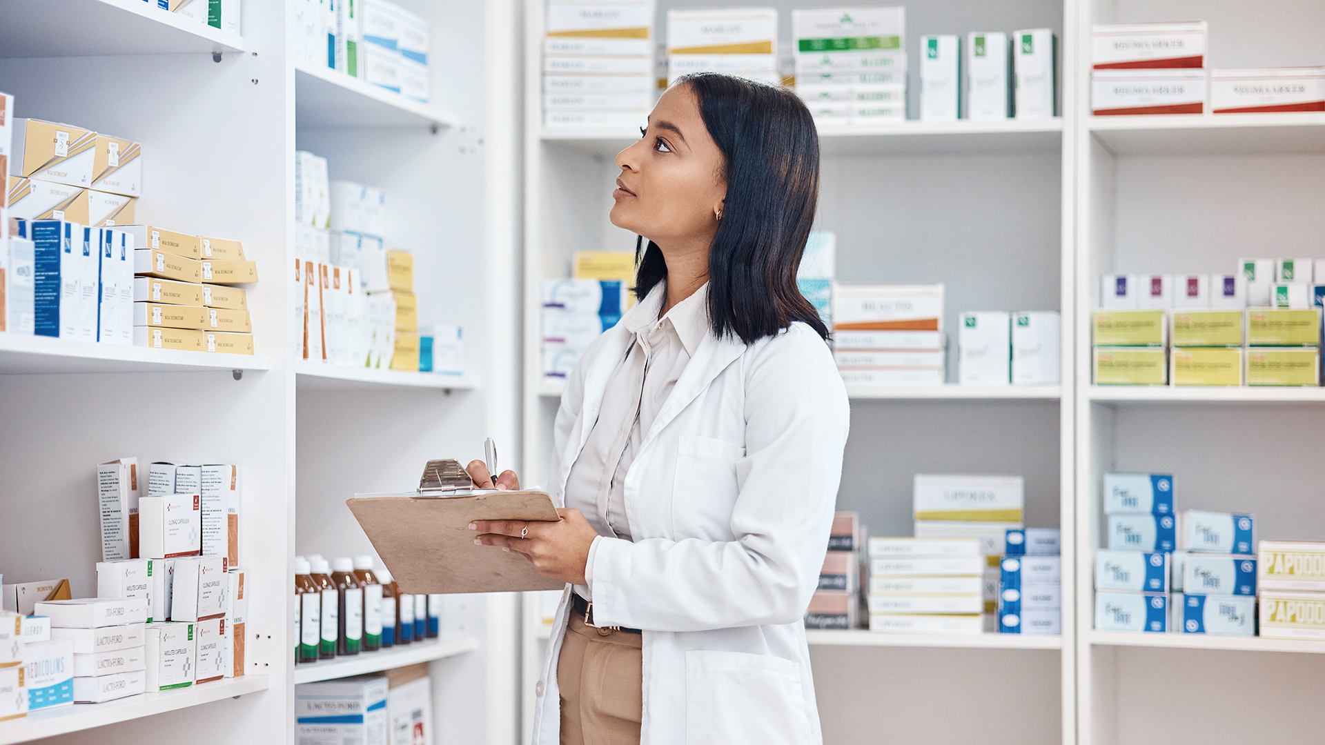 El gobierno de Milei evalúa permitir la venta de medicamentos de venta libre en kioscos y supermercados