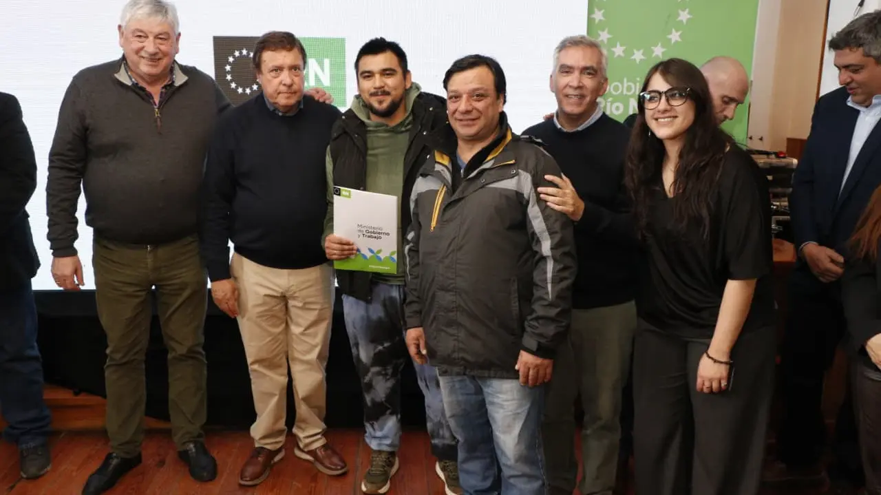El Gobierno entregó personería jurídica a tres instituciones barilochenses