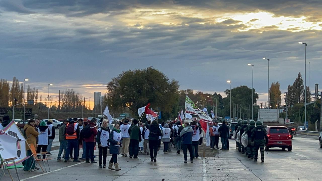 El Gobierno rionegrino reabrirá paritarias el 14 de mayo tras paro docente con represión