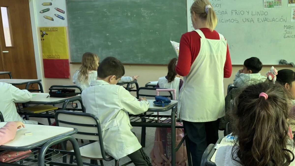 El Gobierno rionegrino tildó de "injustificado" el paro de UNTER y aseguró que los salarios docentes están 65% por encima de la inflación