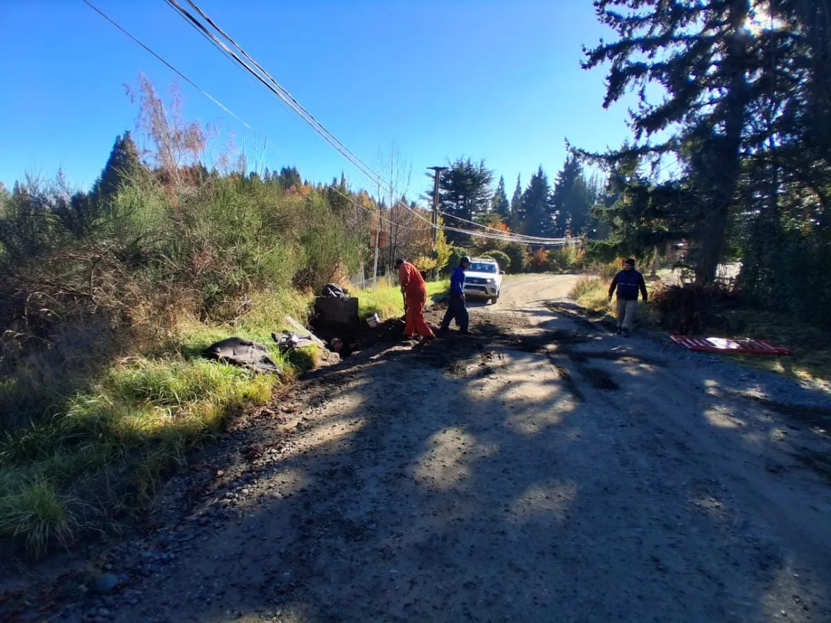 El Municipio intensifica la limpieza de pluviales en varios barrios ante la proximidad del invierno