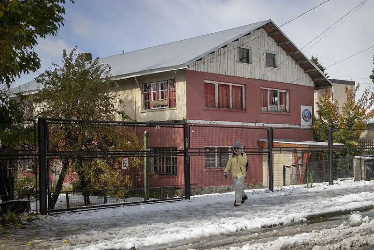 El Municipio recordó que los frentistas deben mantener las veredas libres de hielo y nieve