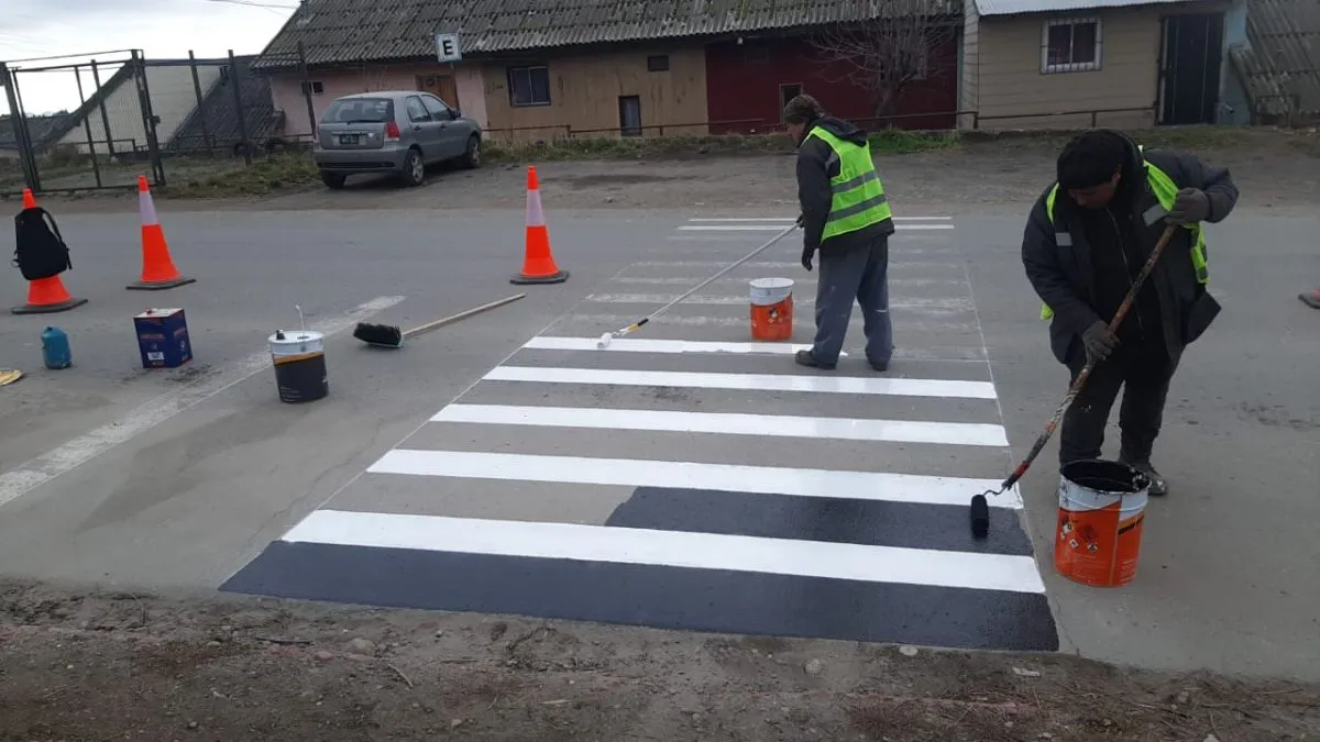 El Municipio refuerza la señalización vial en avenidas principales y entornos escolares