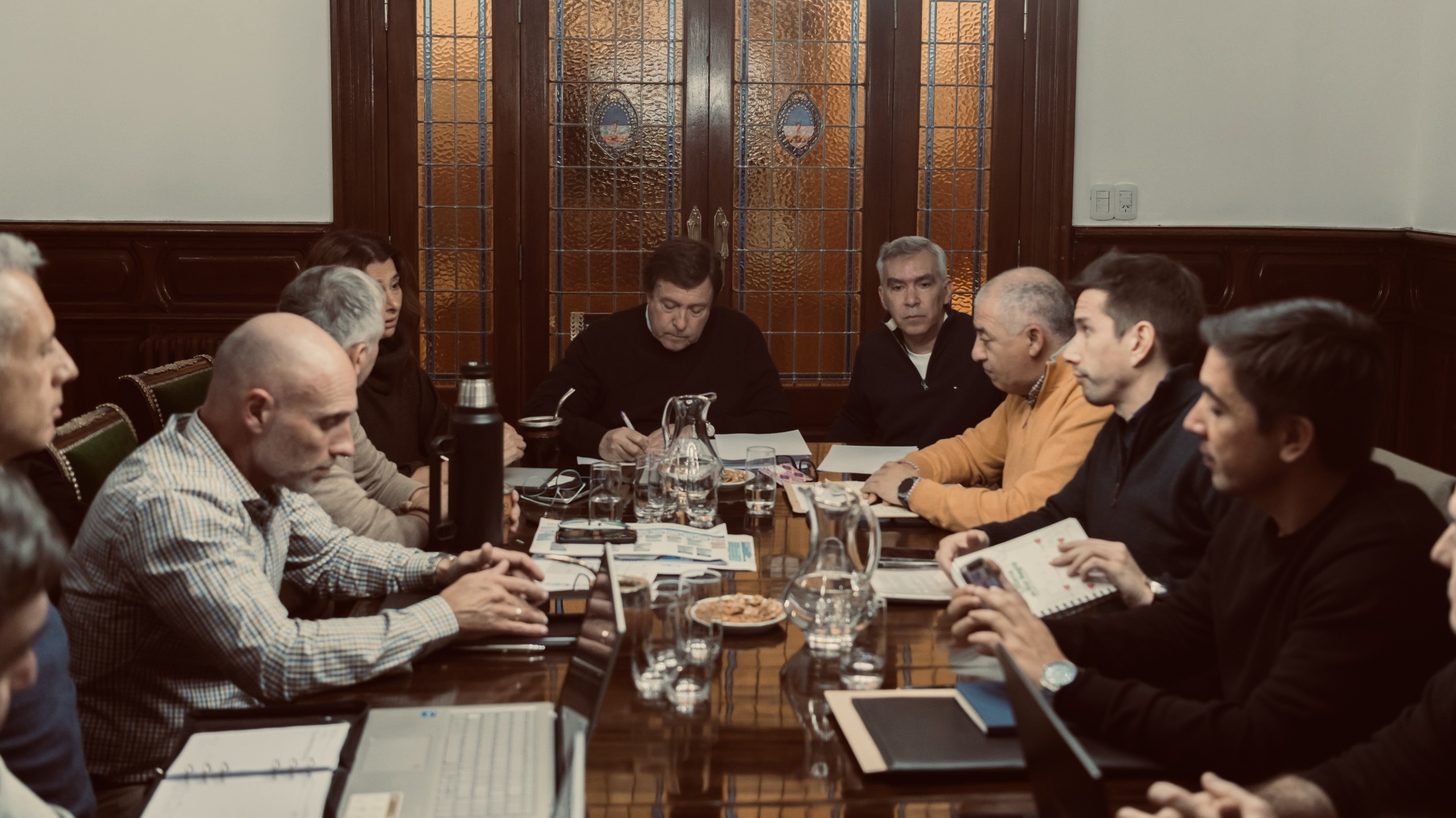 El oficialismo rionegrino enfrenta su peor momento: desgaste, fugas políticas y un gabinete sin respuestas
