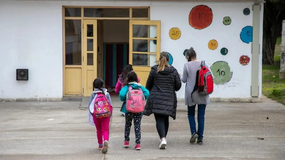 El regreso a clases podría iniciarse con lluvias y la semana traerá nuevos ingresos de aire frío