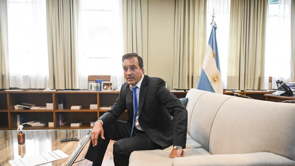 El senador rionegrino Martín Soria impulsa proyecto para elevar a 21 años la edad de portación de armas