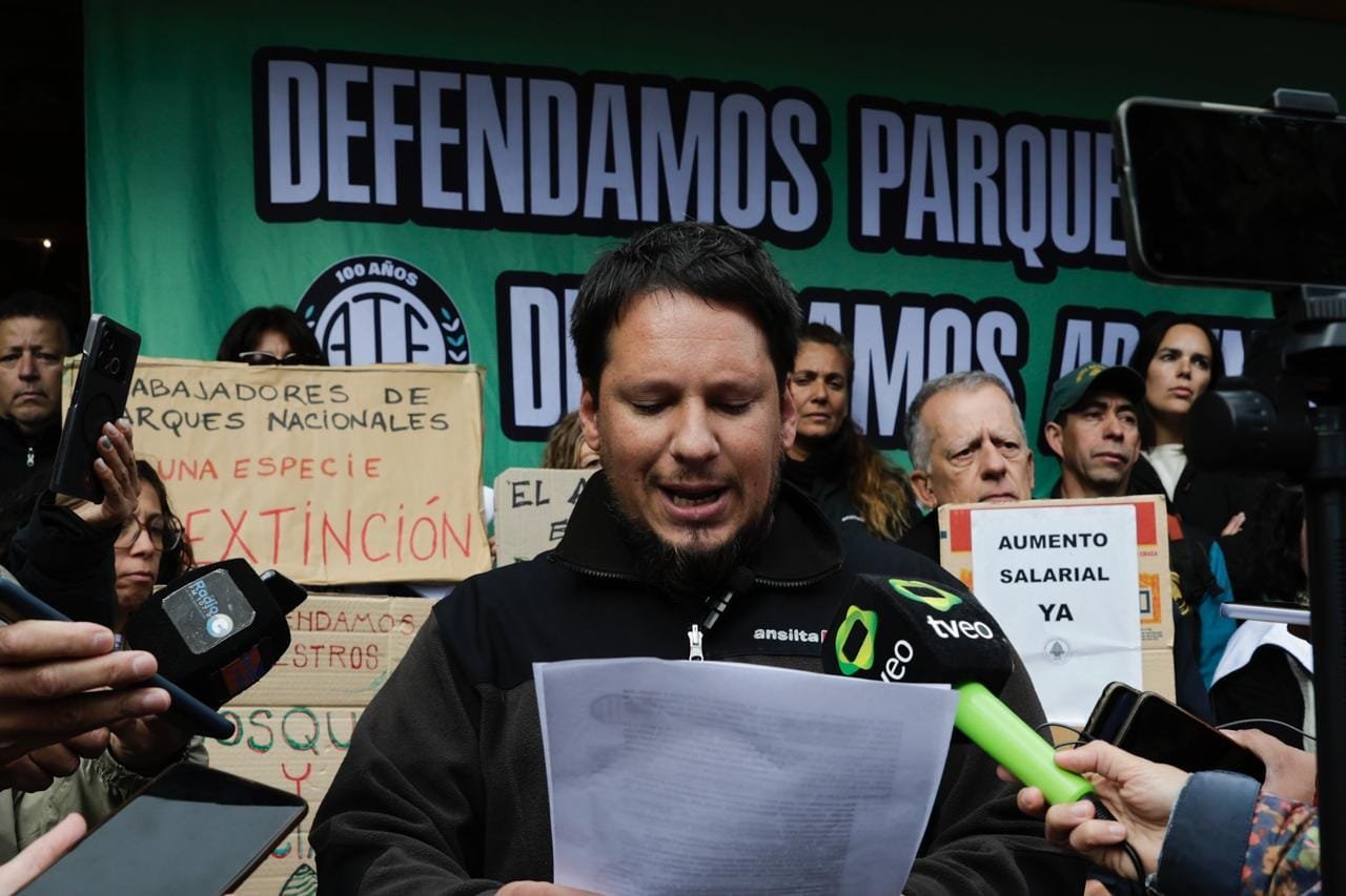 Empleados de Parques Nacionales denuncian quita salarial del 20% y protestan en Bariloche
