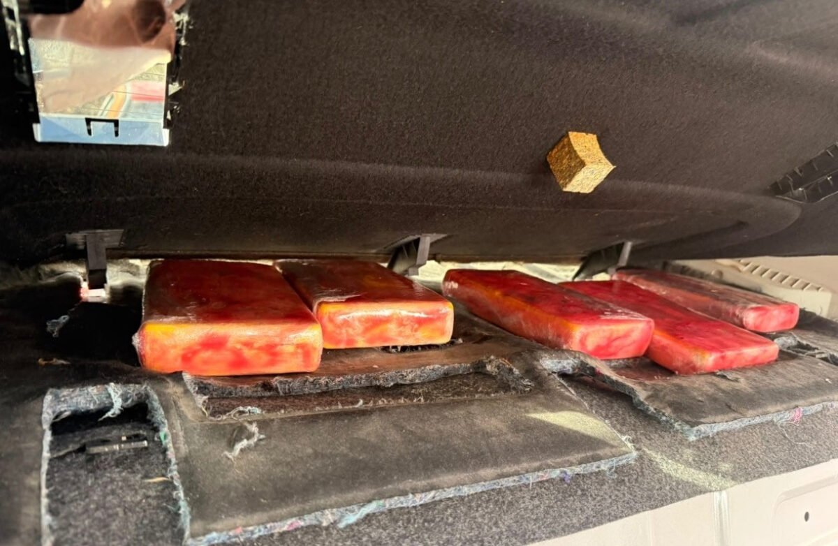 Encontraron 5,5 kilos de cocaína en un compartimiento oculto de un auto secuestrado en causa que vincula Allen con Bariloche