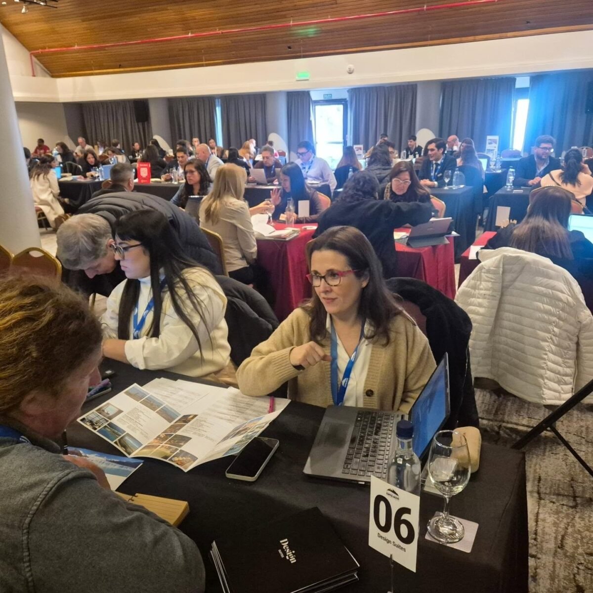 Expolagos reunió en Bariloche a 55 operadores de 29 ciudades del mundo para comercializar la Patagonia